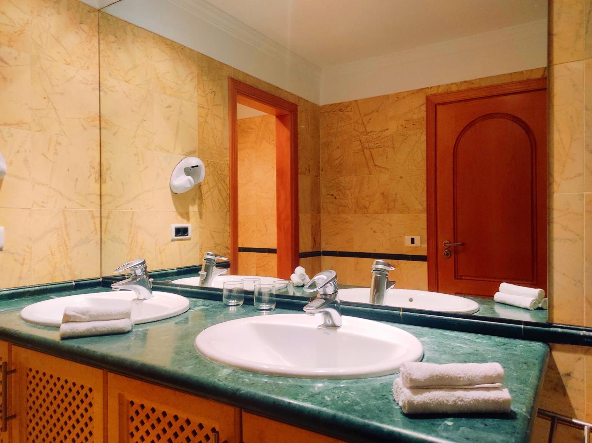 El Nautico Suites, The Beachfront Paradise Сан Мигел де Абона Екстериор снимка