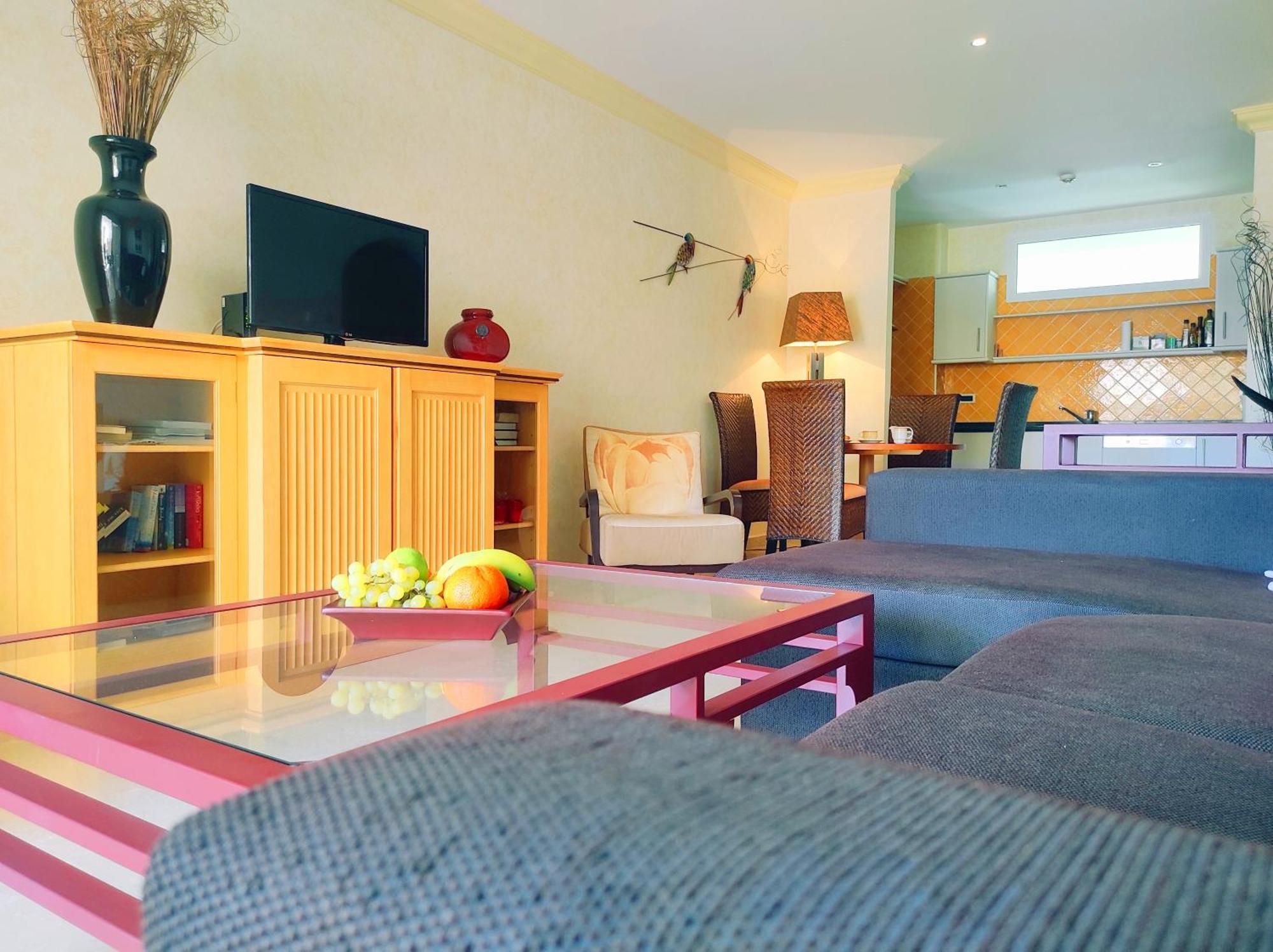 El Nautico Suites, The Beachfront Paradise Сан Мигел де Абона Екстериор снимка
