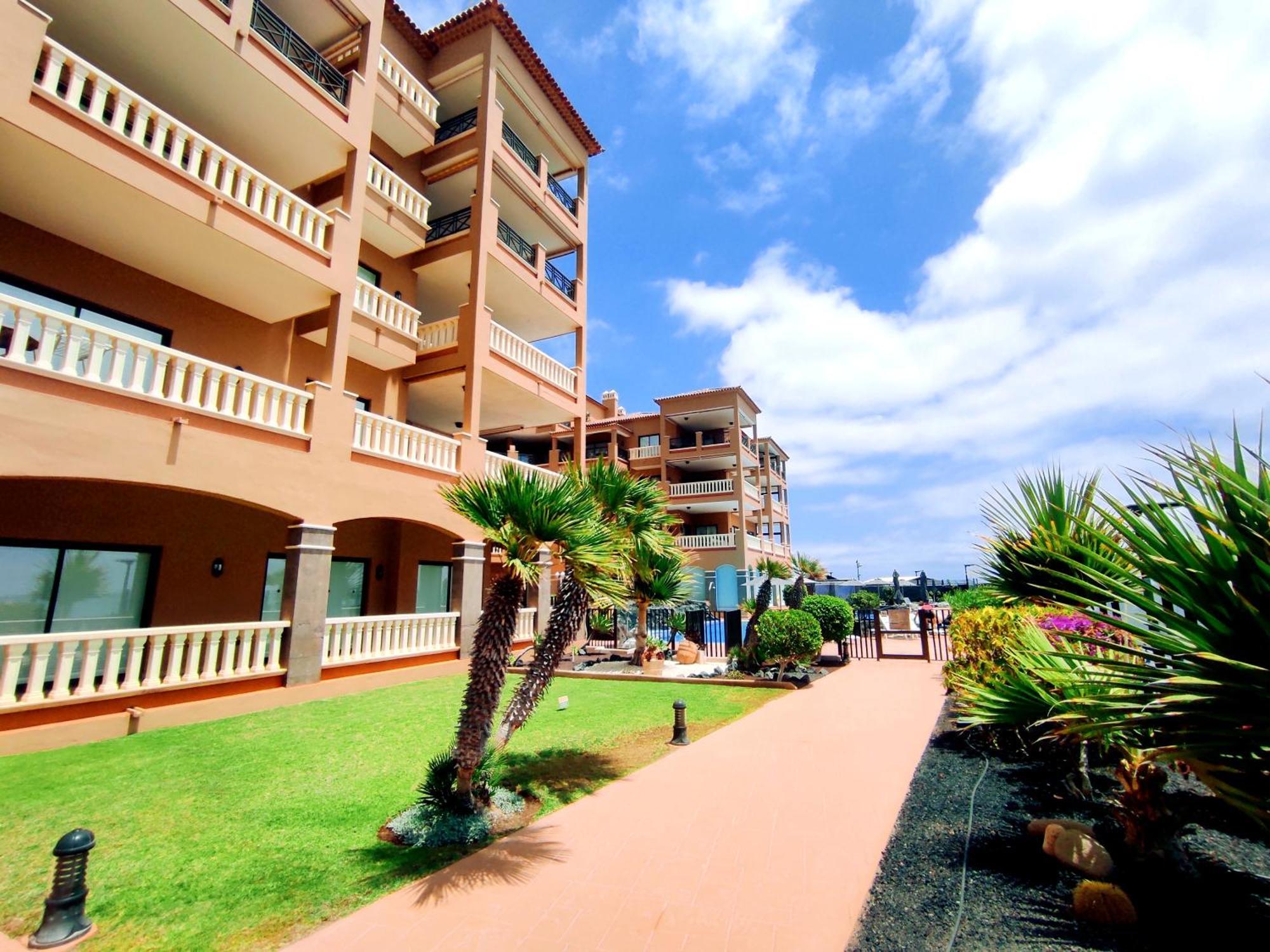 El Nautico Suites, The Beachfront Paradise Сан Мигел де Абона Екстериор снимка